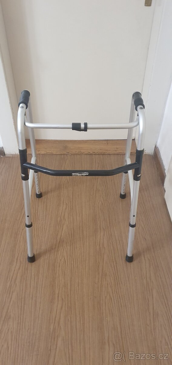 Invalidní chodítko, zánovní