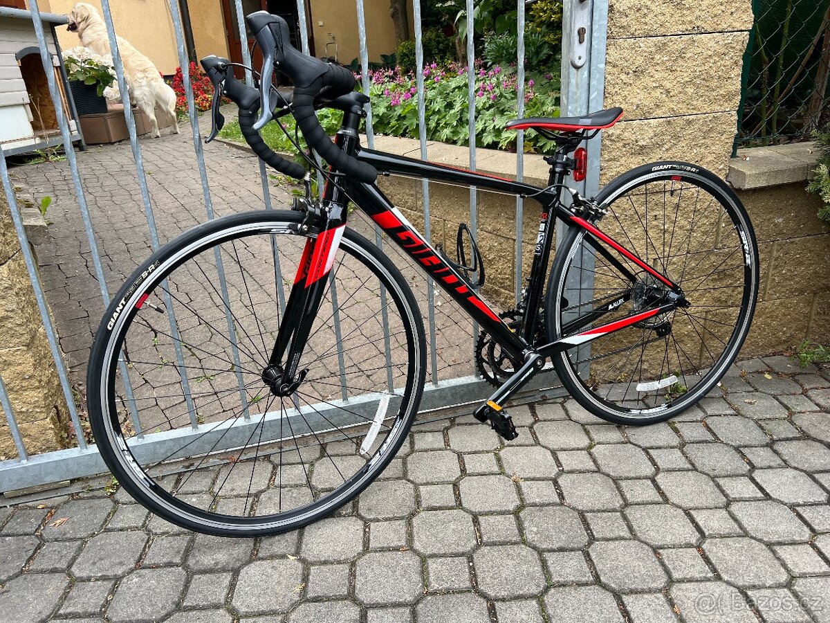 Giant Contend 3 – jako nové, velikost XS