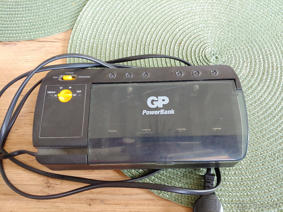 Nabíječka GP S320