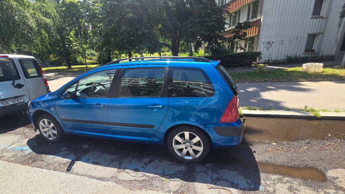 Prodám auto v dobrém stavu, velmi ekonomické. Reálnému zájem
