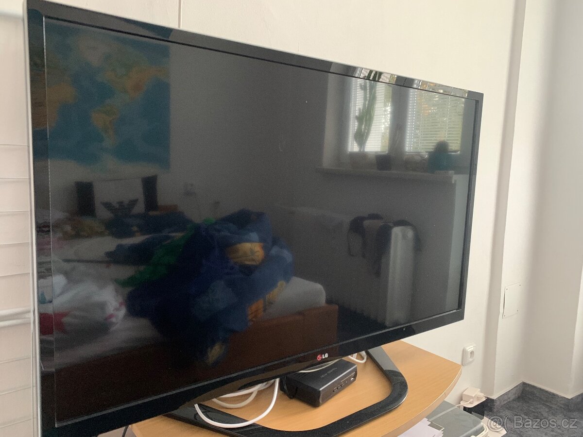 Prodám LG 106cm
