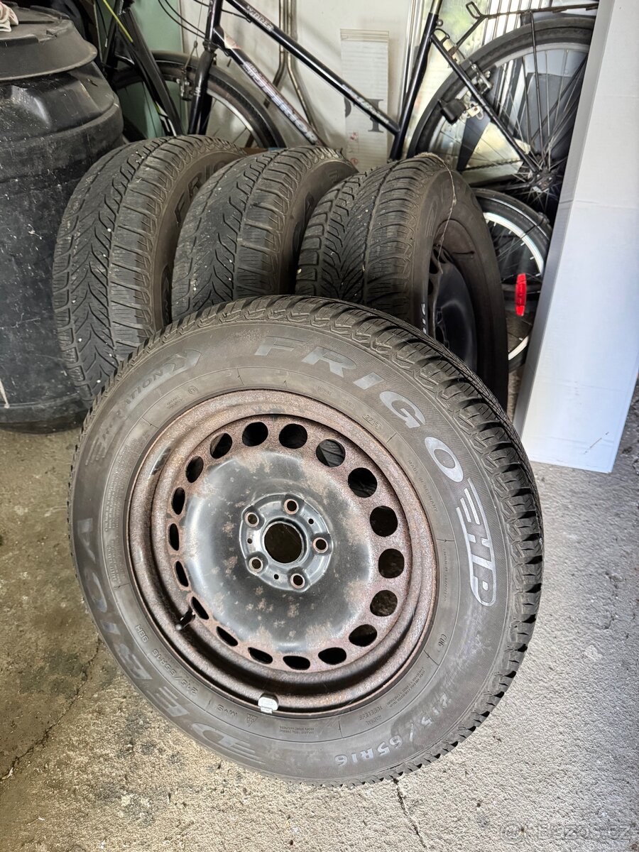Zimní pneu 215/65/R16