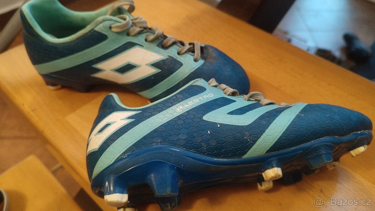 Kopačky lisovky Lotto