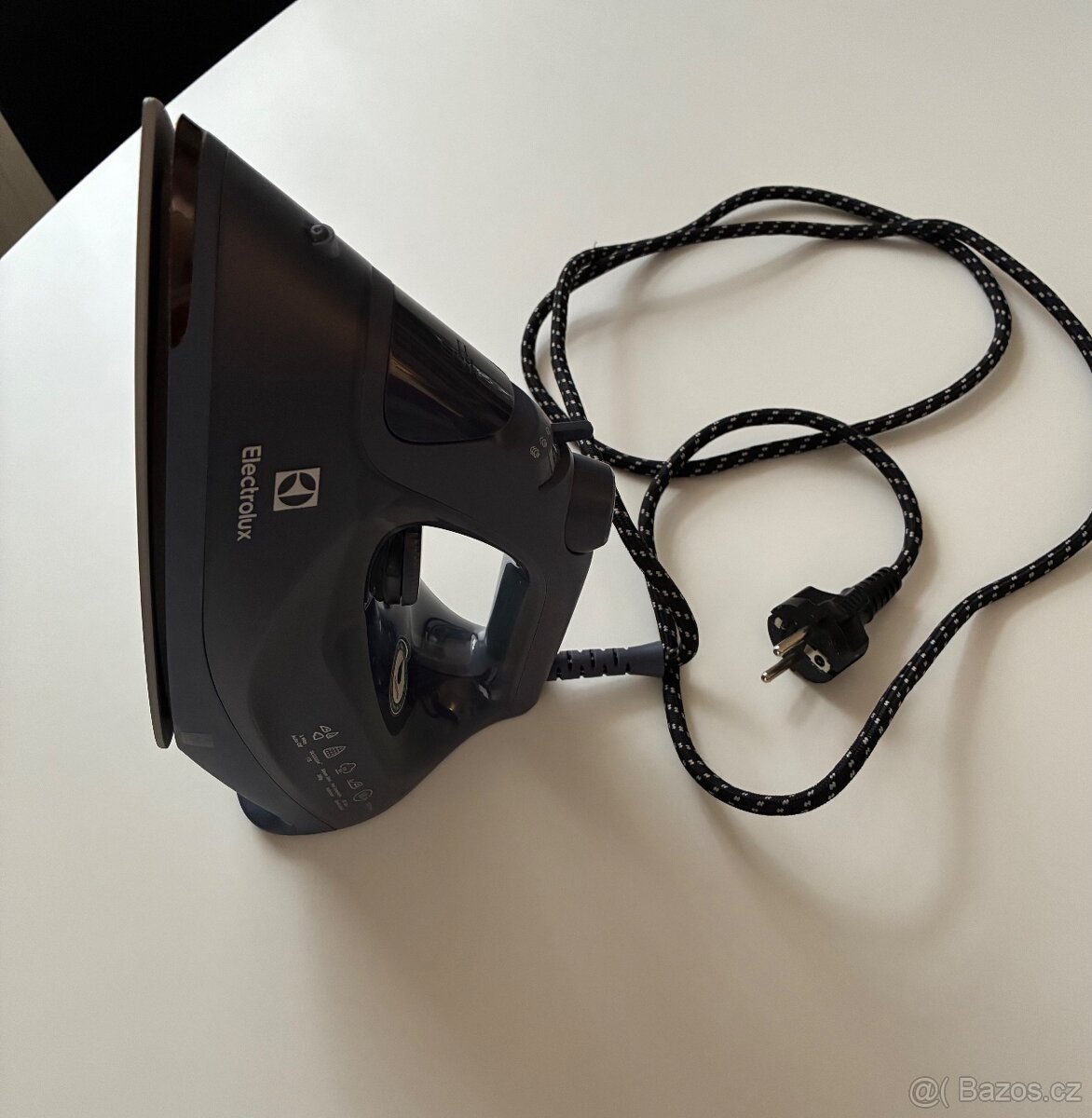 Žehlička Electrolux Refine 600 E6SI1-4MN