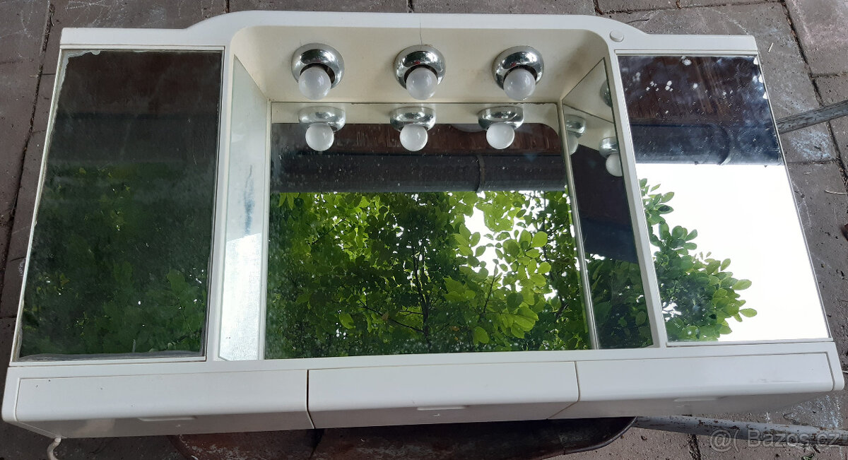 Vrchní koupelnová skříňka - galerka