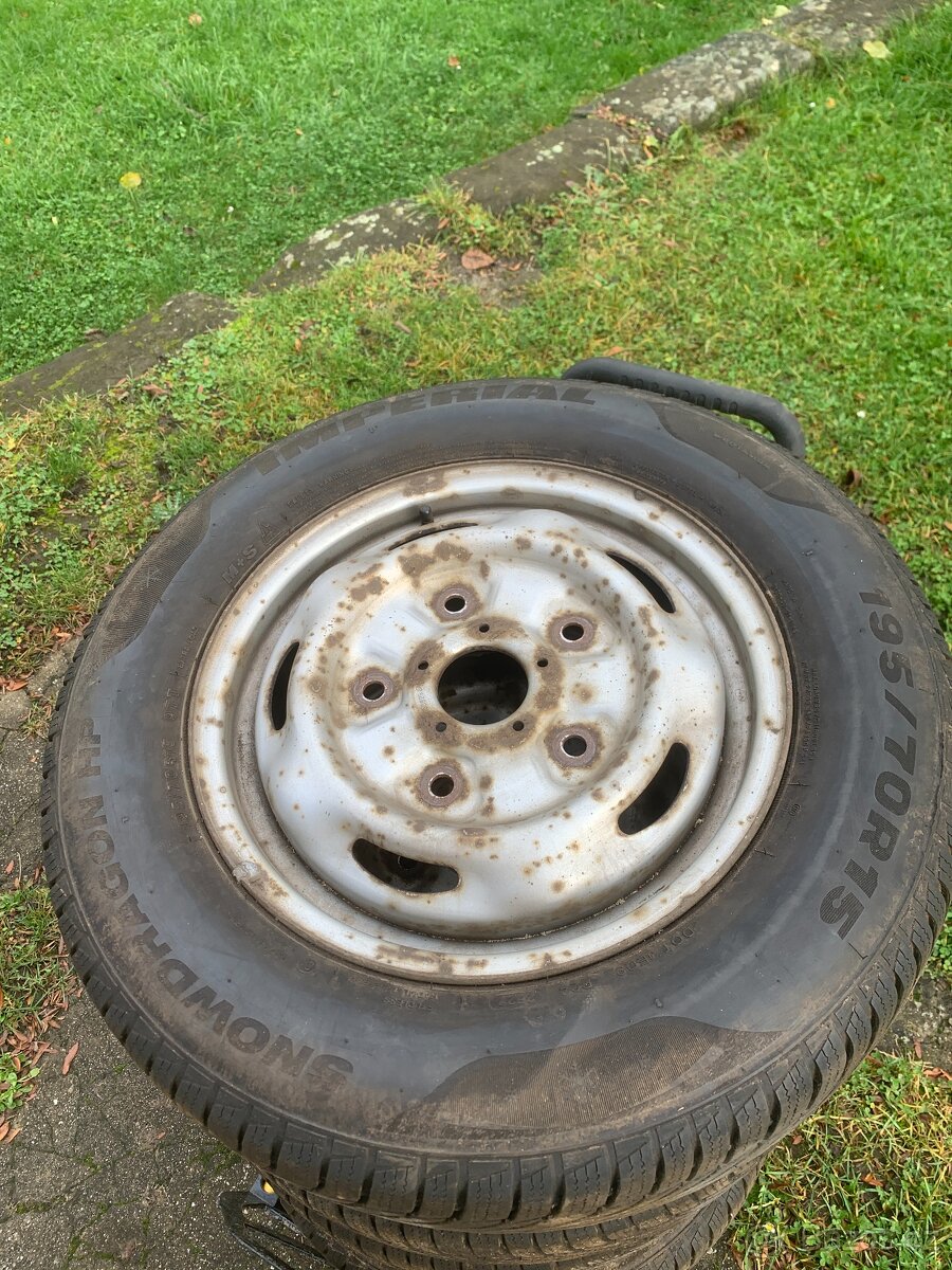 Prodej zimní pneu 195/70 R15 + disk sada 4 ks Ford Transit