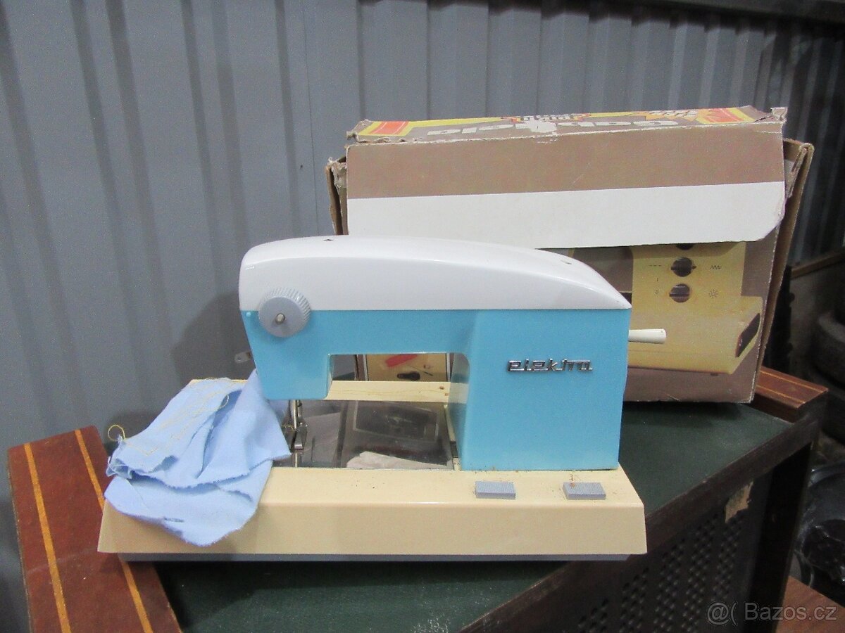 Nabízím starožitny dětský šicí stroj Piko Elektra. Mechanick