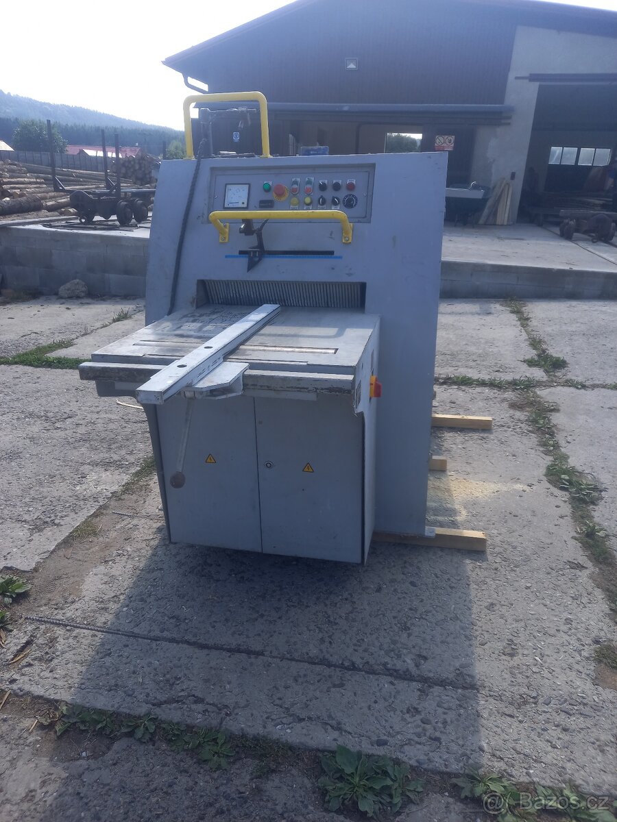 Omítací/sámovací pila Pilous