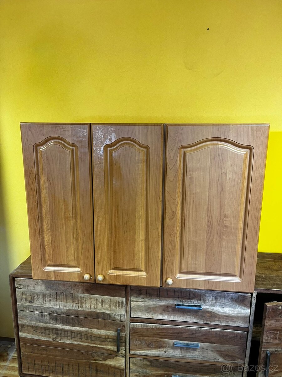 Skříňka ze dřeva horní a spodní díl