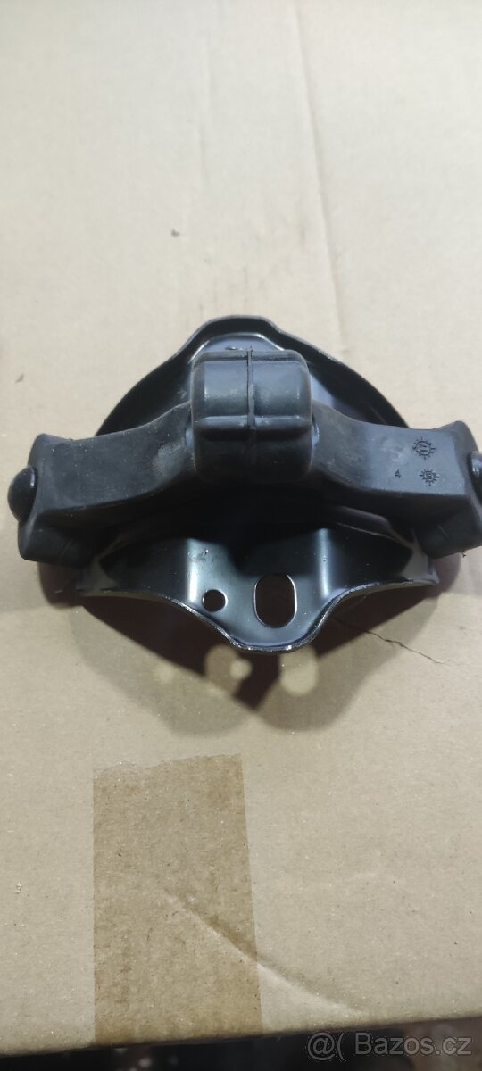 Držák výfuku vw t5