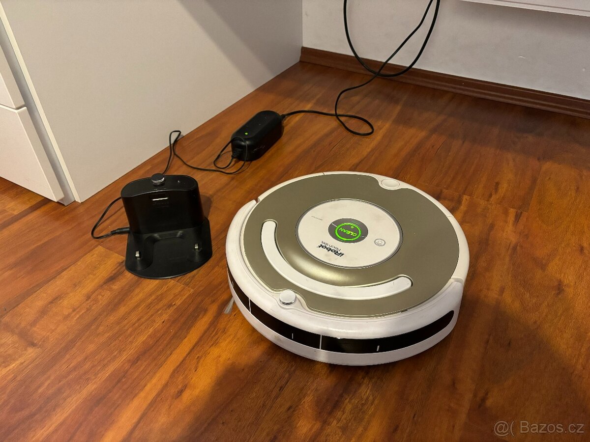 Funkční vysavač iRobot Roomba 531 vč nabíjecí základny