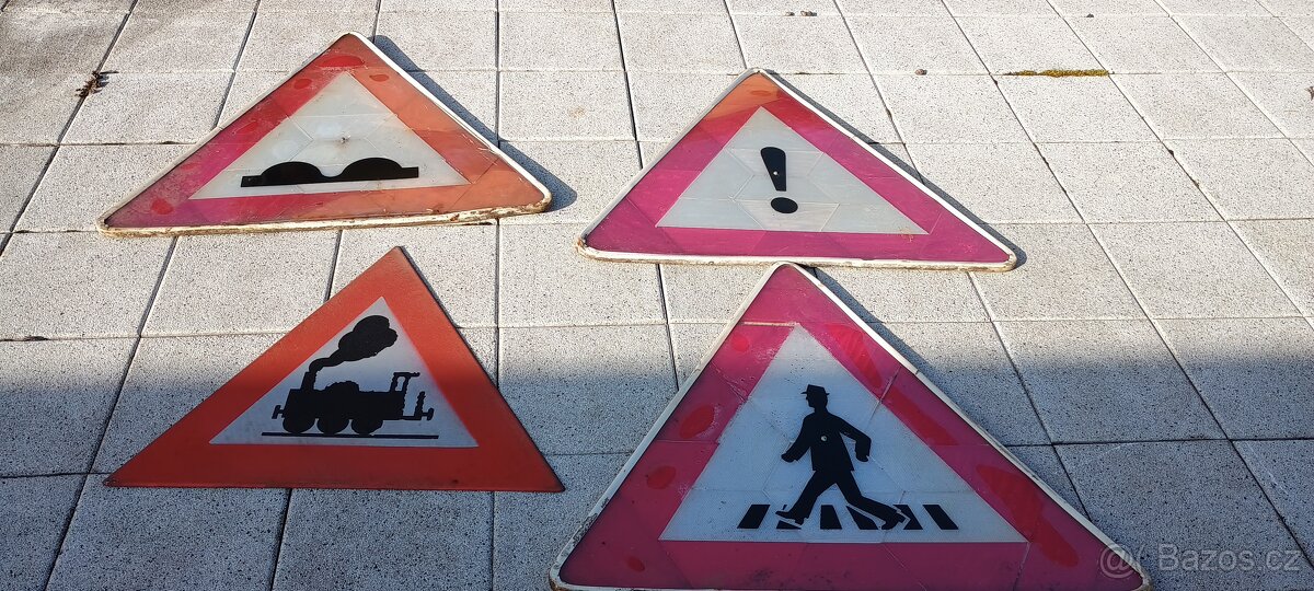 Staré dopravní značky