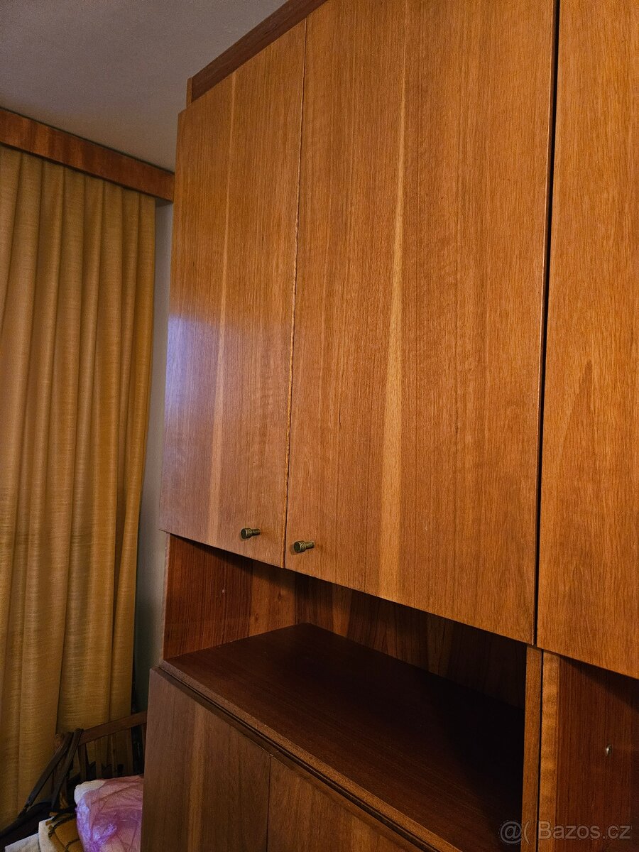 sektorový nábytek - skříň, 80. léta