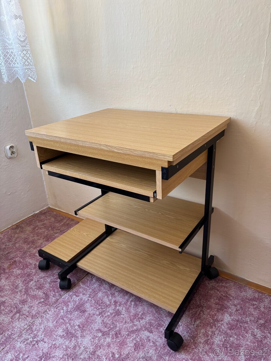 Počítačový stůl