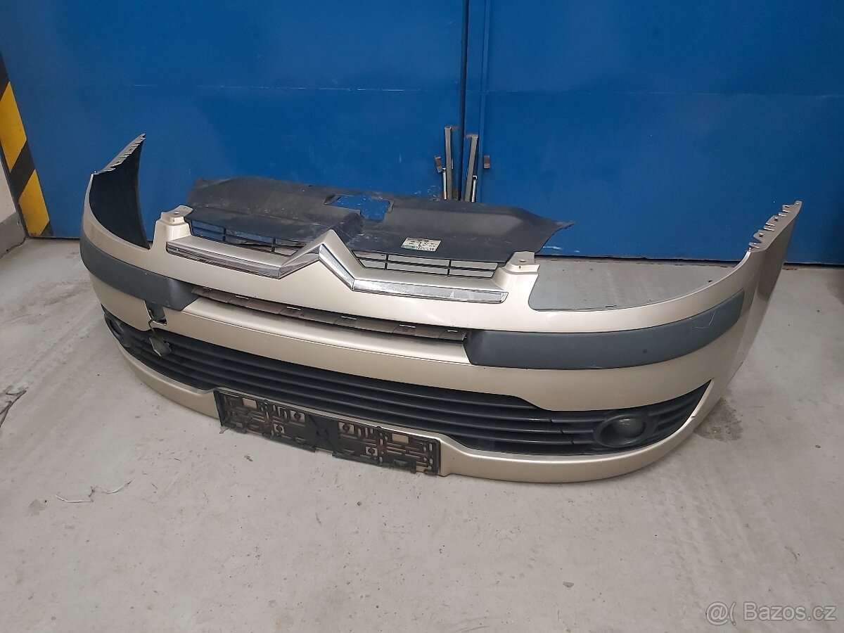 Citroen C4, přední nárazník
