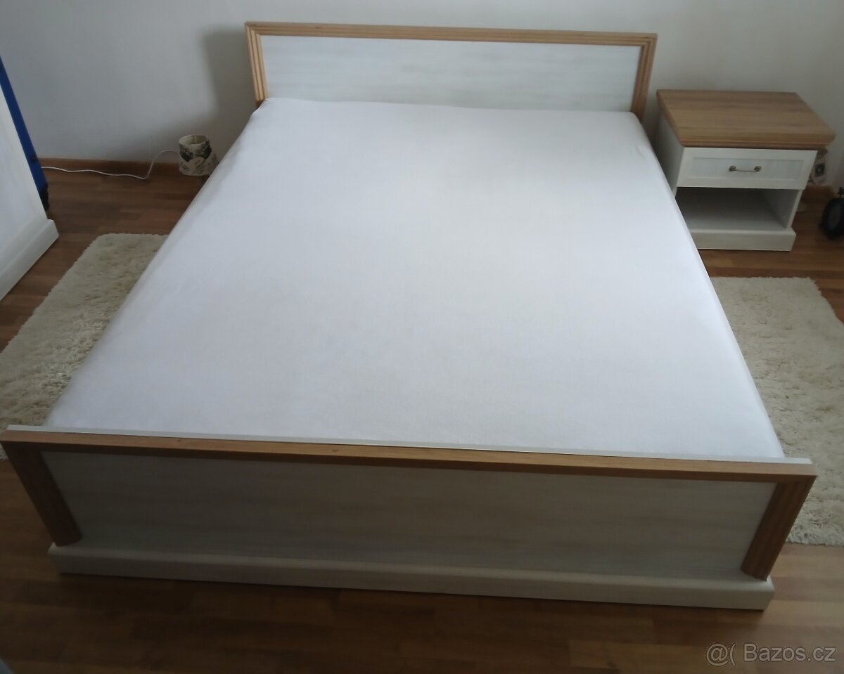 Postel + rošt + dva noční stolky