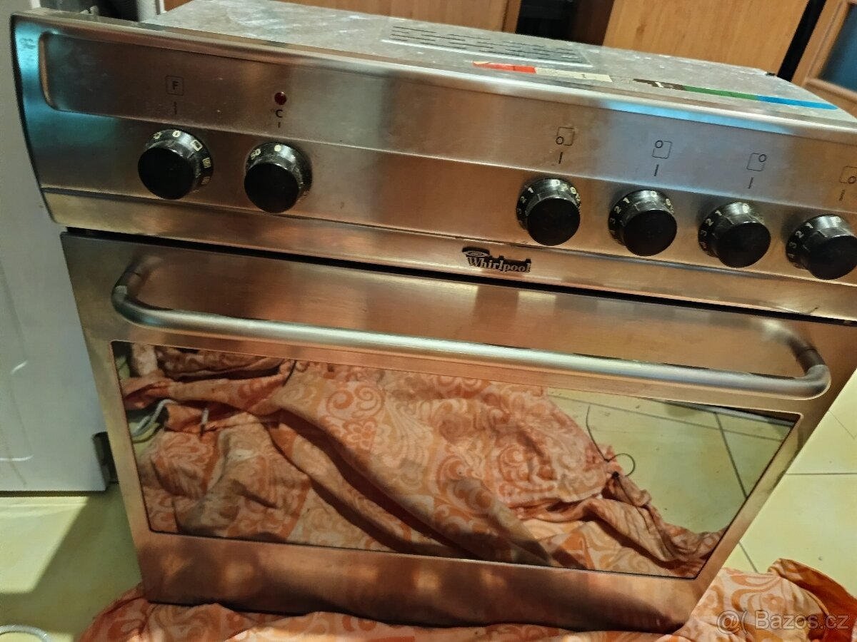 Vestavěná trouba se sklokeramickou deskou
