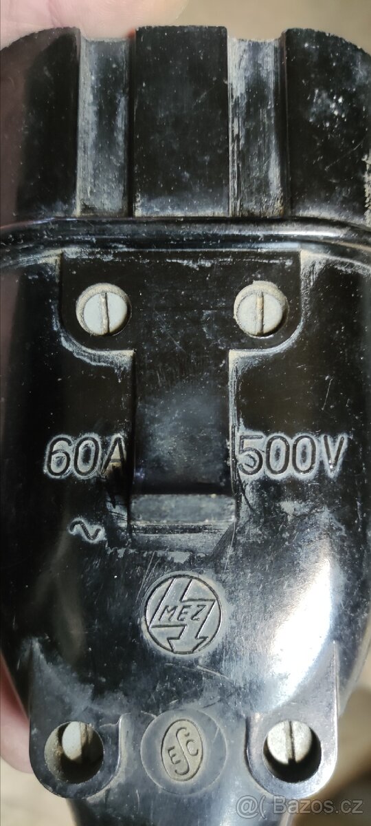 Zásuvka 500V