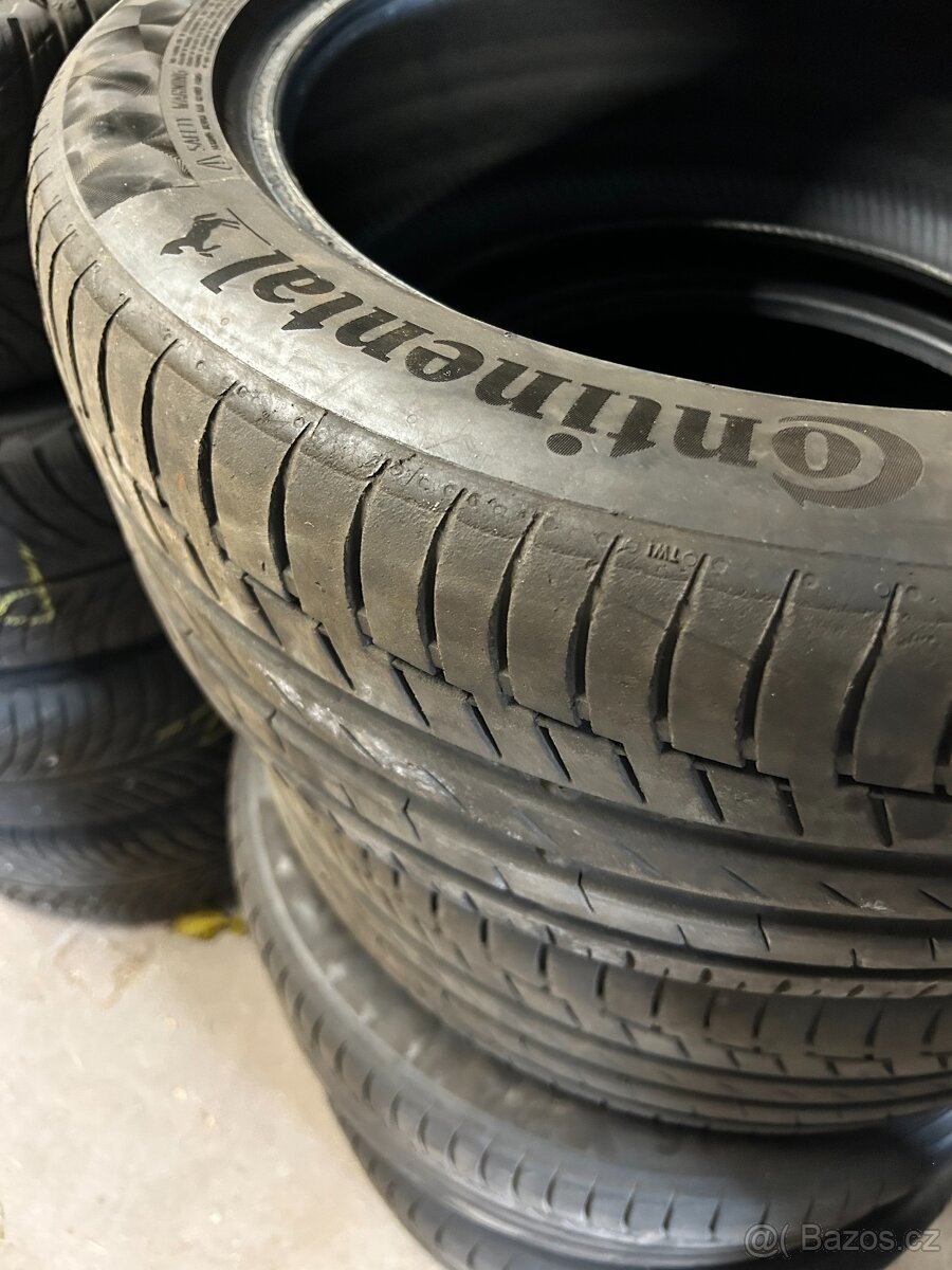 245/45R18