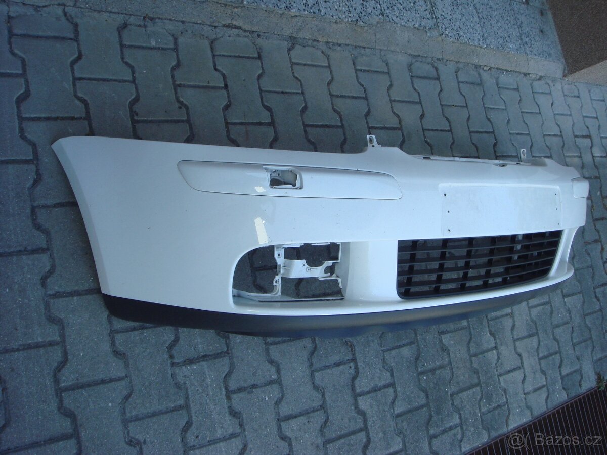 VW Golf 5 GT přední nárazník v top stavu