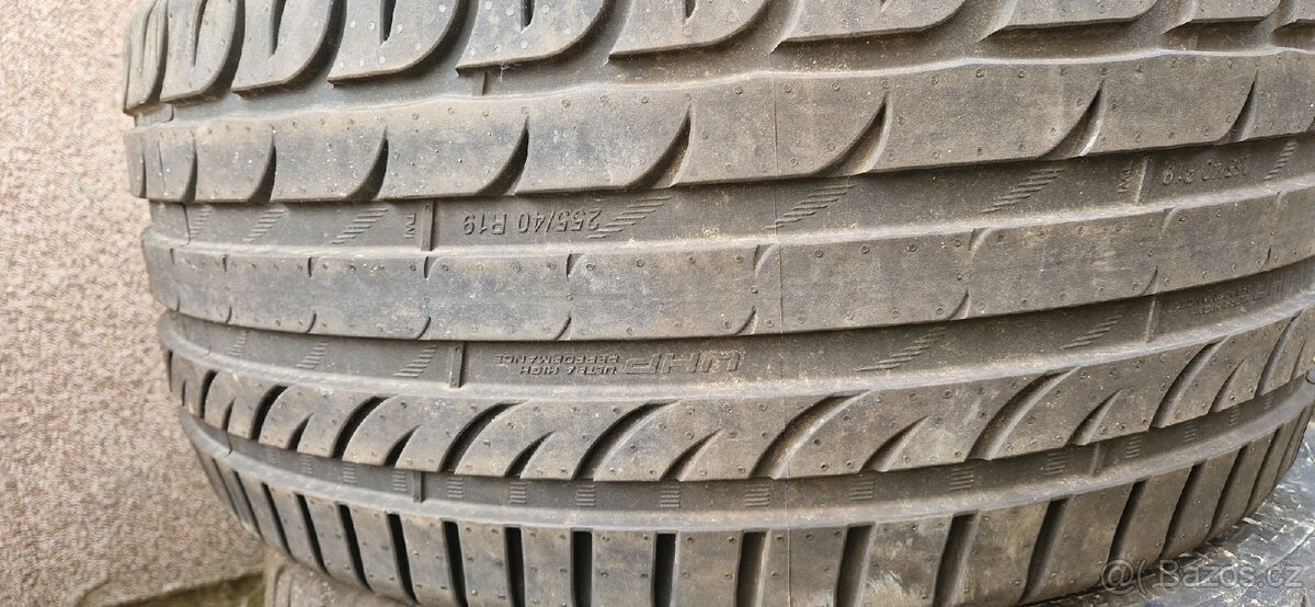 Letni pneu 255/40 r19