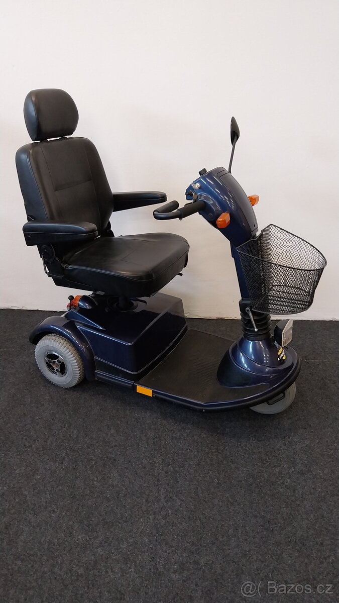 Tříkolový elektrický skútr skládací