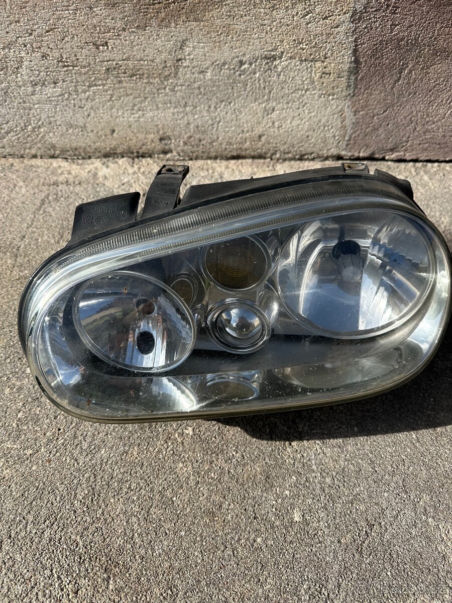 Golf 4 přední levé světlo ( řidič )