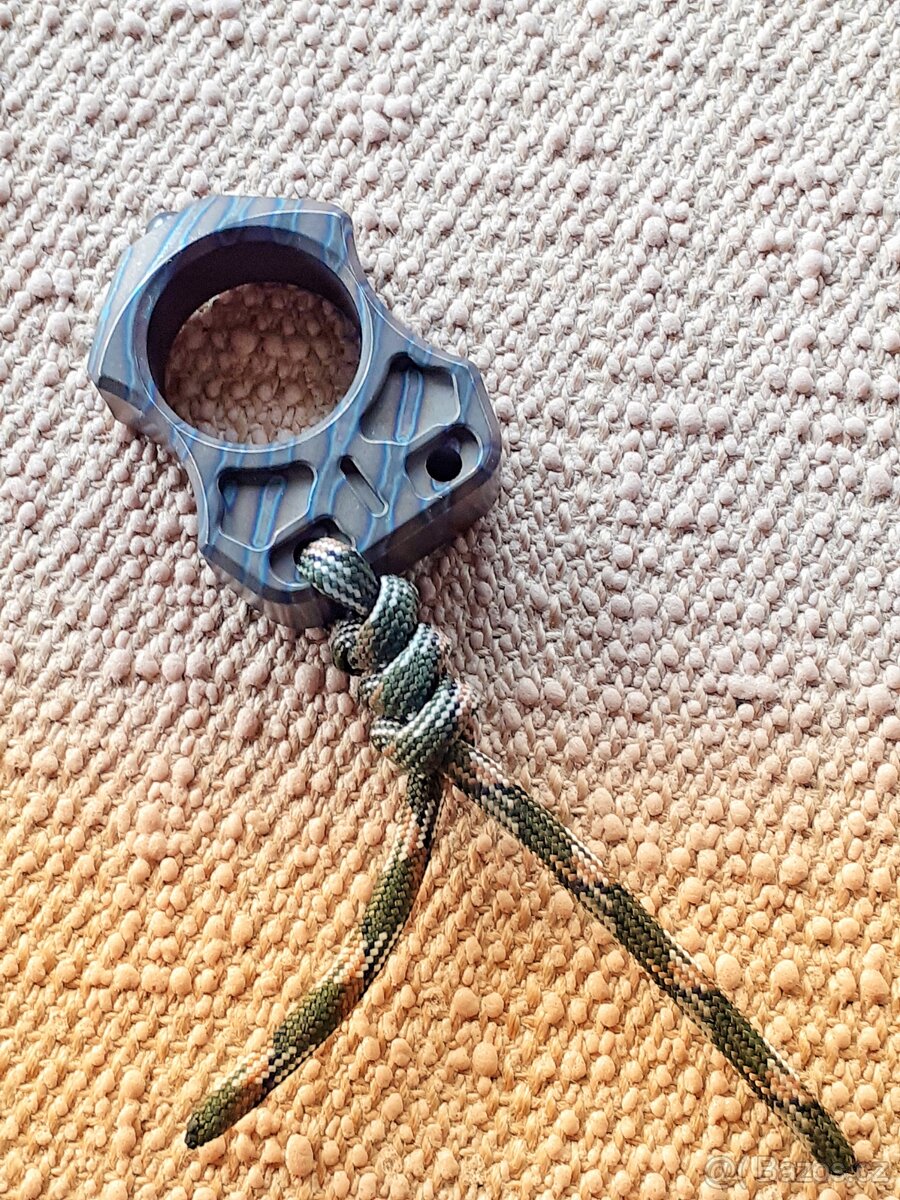 titanový přívěšek EDC