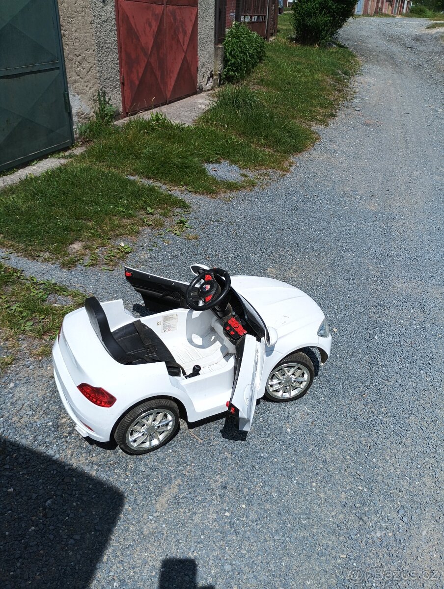 Dětské elektrické auto