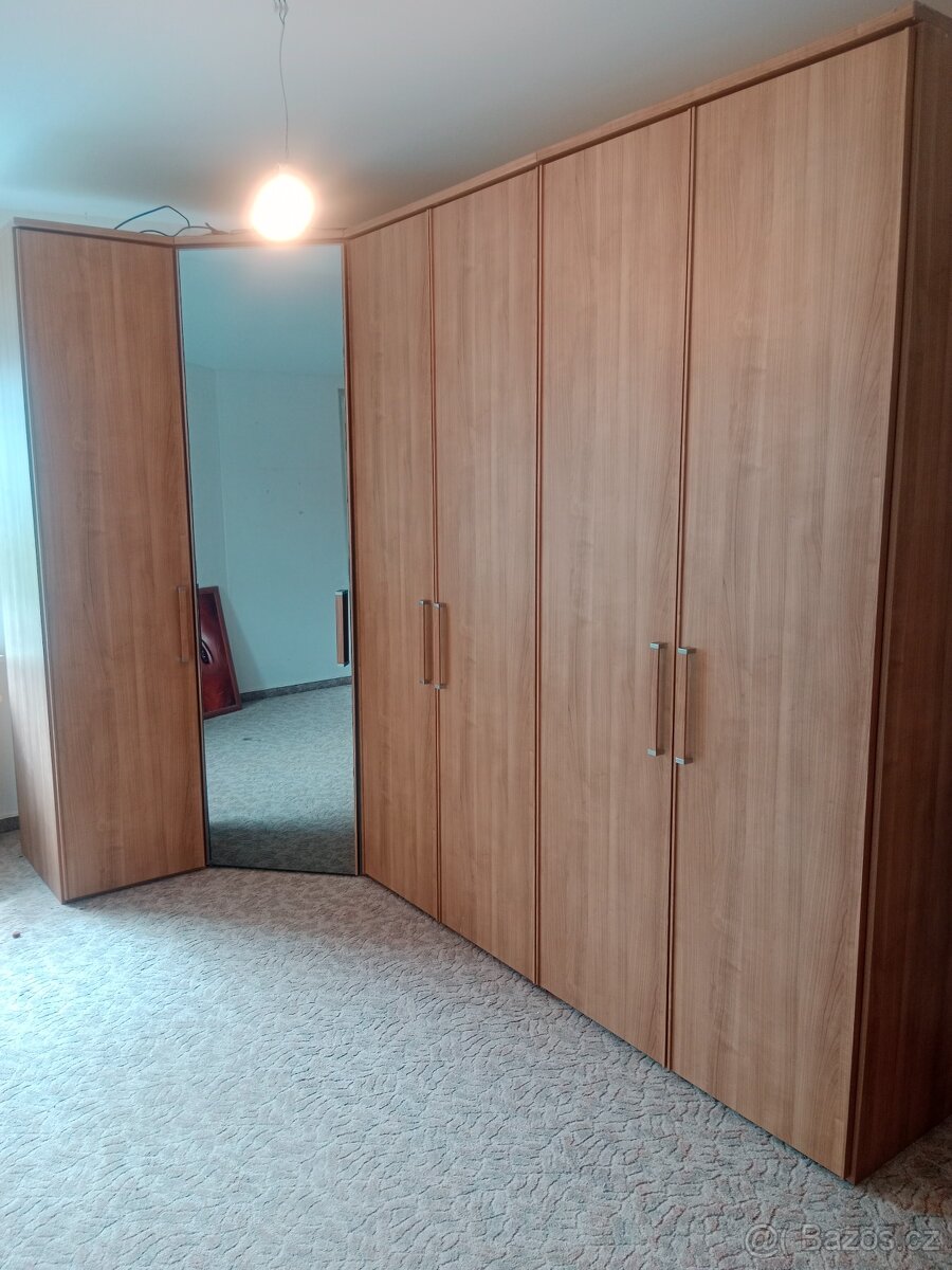 Šatní skříň