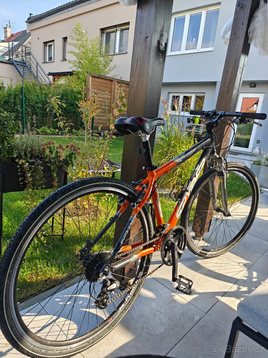 Krásné dámské dívčí kolo M oranžovo černá crossove kolo