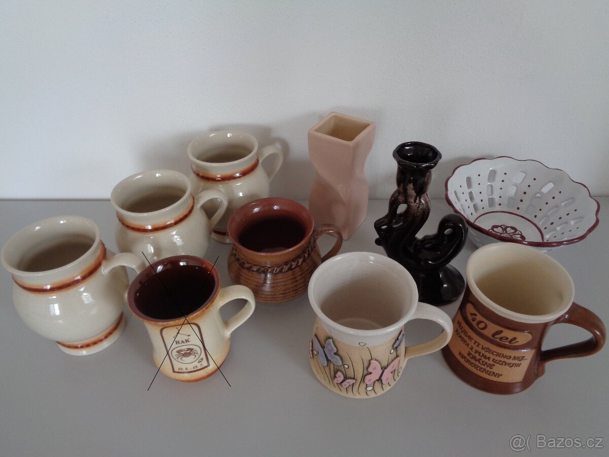 Keramické hrníčky, váza, svícen a miska (nepoužívané)