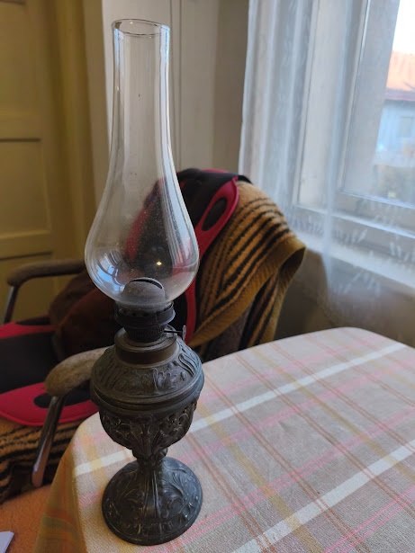 Mosazná petrolejová lampa