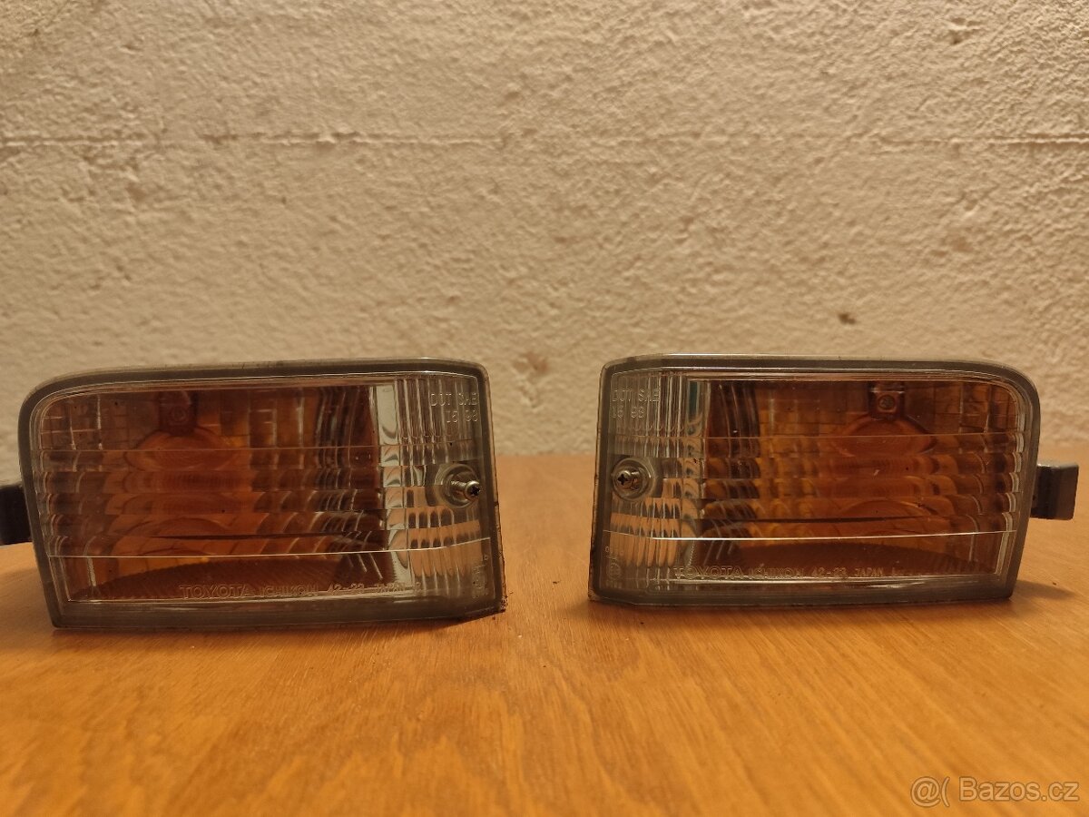 Přední směrová světla Toyota RAV4