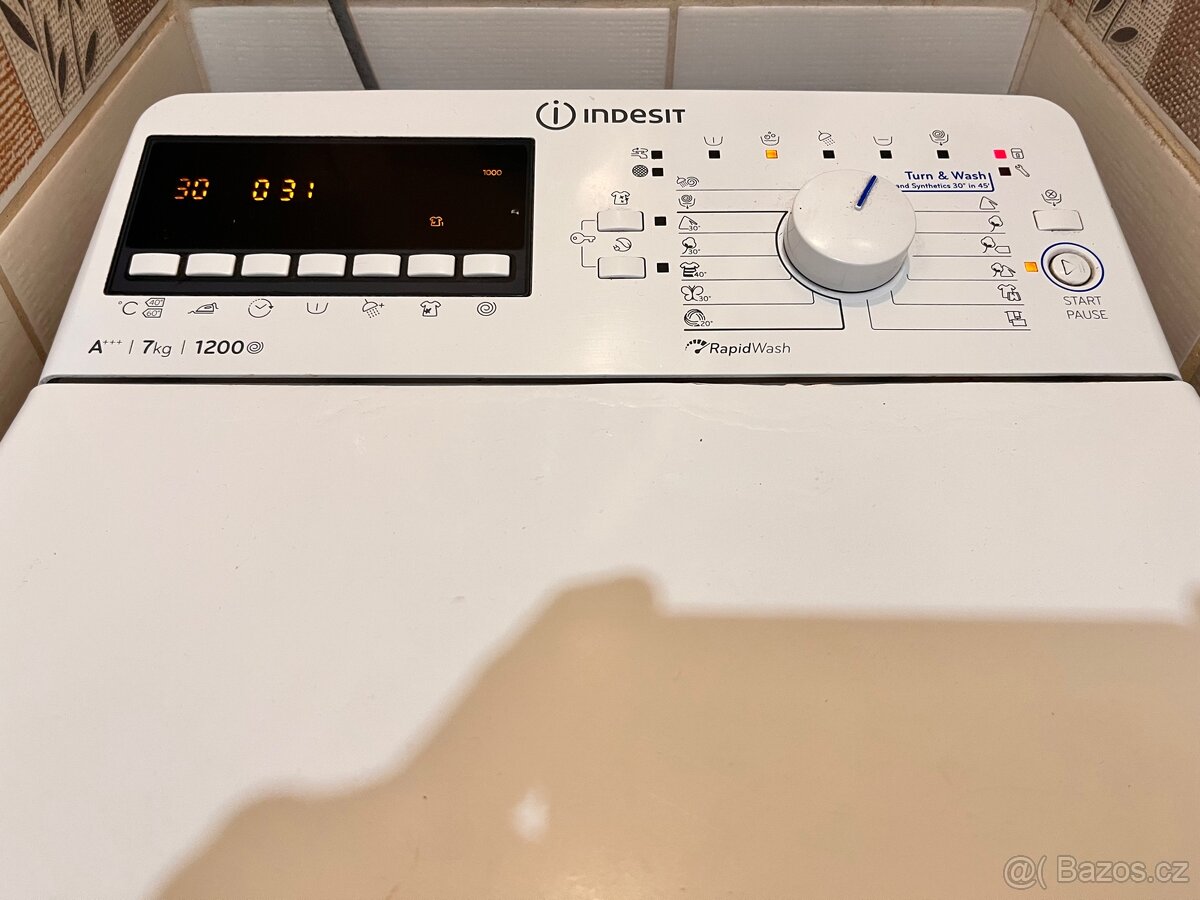 Pračka s horním vrchním plněním