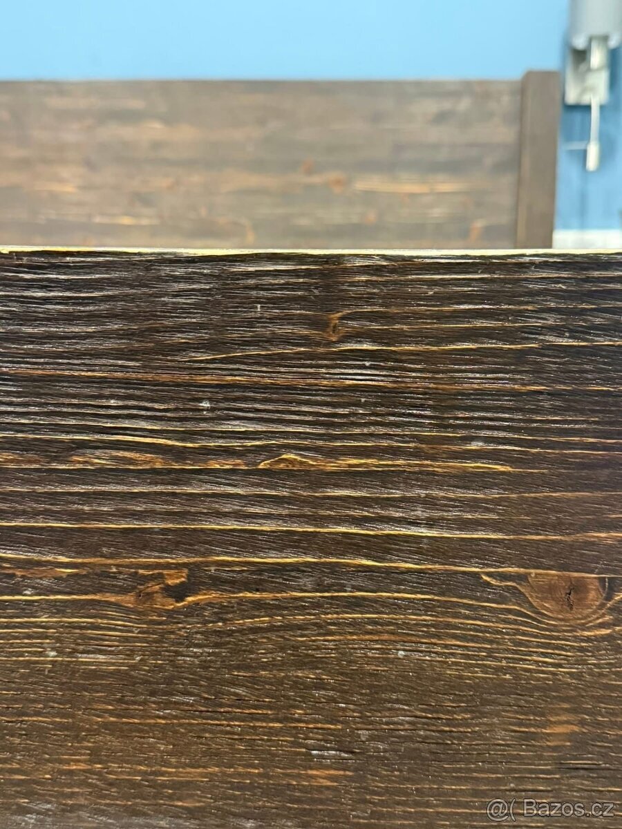 Manželská postel z masivu