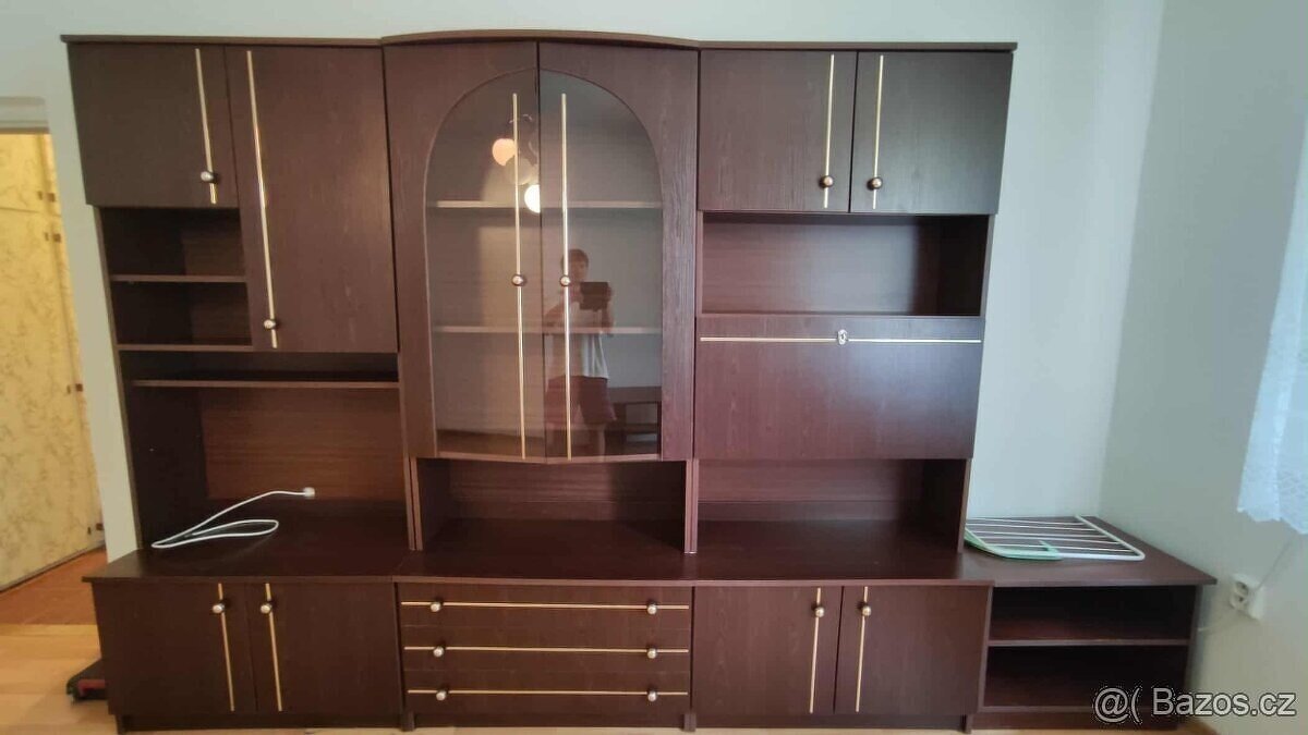 Obývací stěna v zachovalém stavu