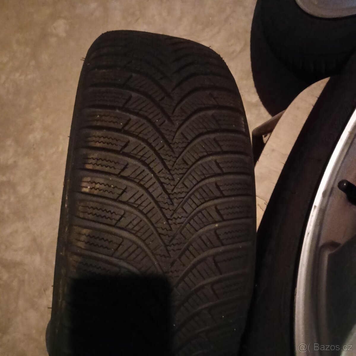 Nové zimní pneu -Alu kola 195×60×15 Opel