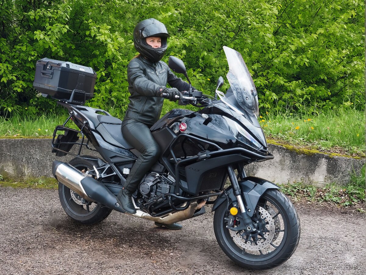 Honda NT1100 DCT, 2022, automatická převodovka