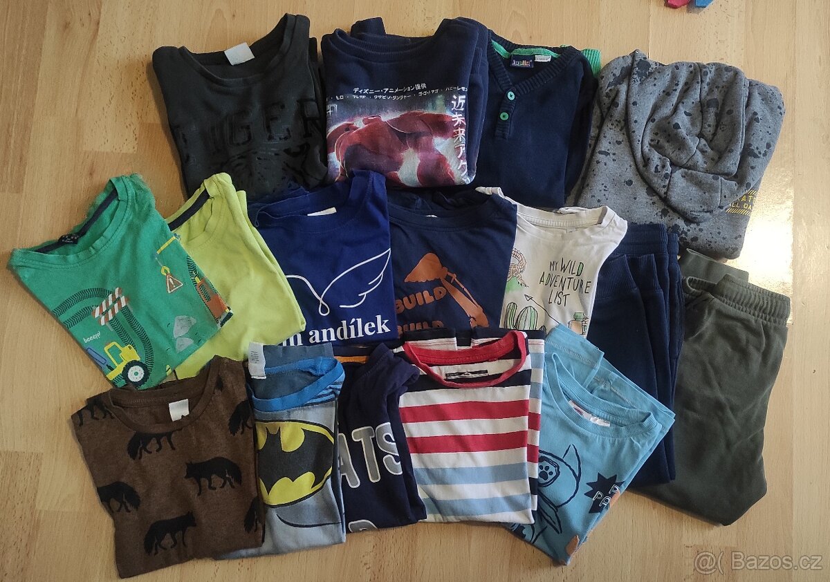 Set chlapeckého oblečnení (třička, mikiny, svetr, tepláky)
