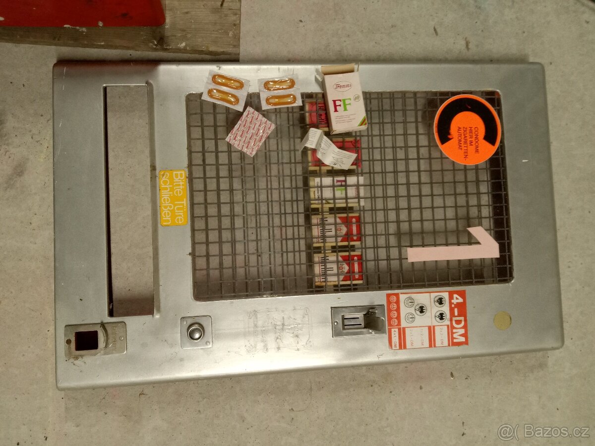 Prodám nástěnný automat na cigarety, Německo.
