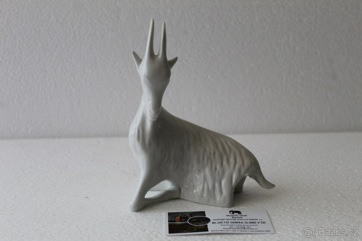 Kozlík (ležící kozel) - Royal Dux, styl Brusel