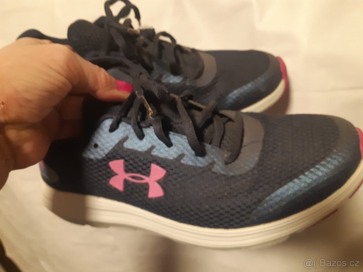 Boty UNDER ARMOUR vel 38