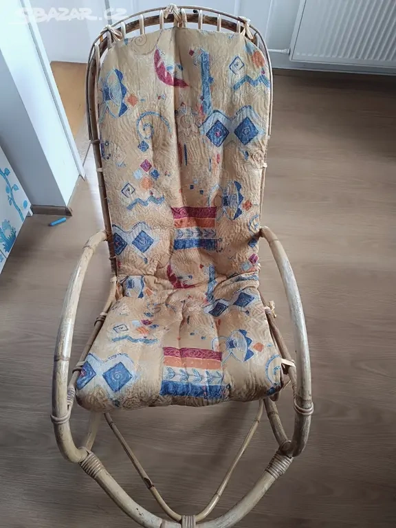 Ratanové houpací křeslo