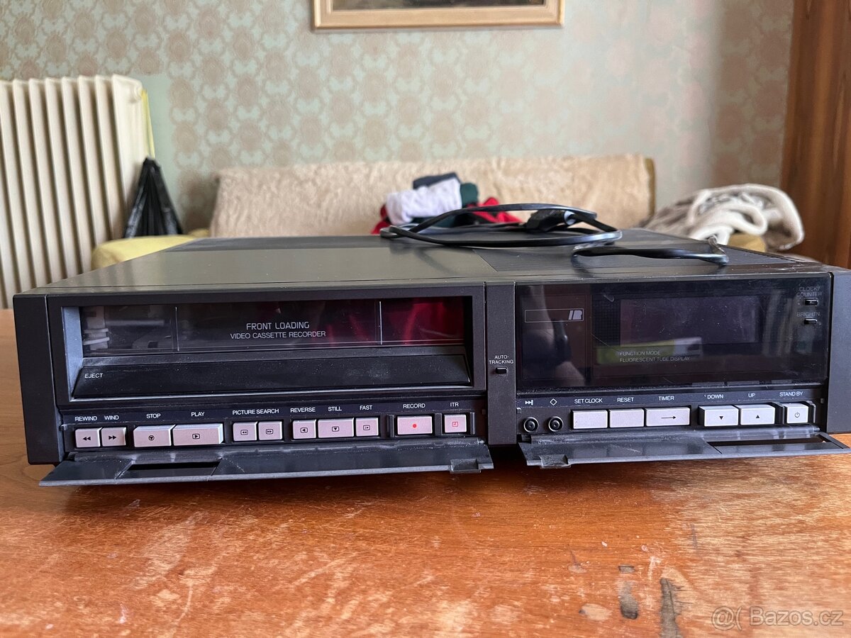 Funkční retro videorekordér TESLA VM 6465 (Philips)