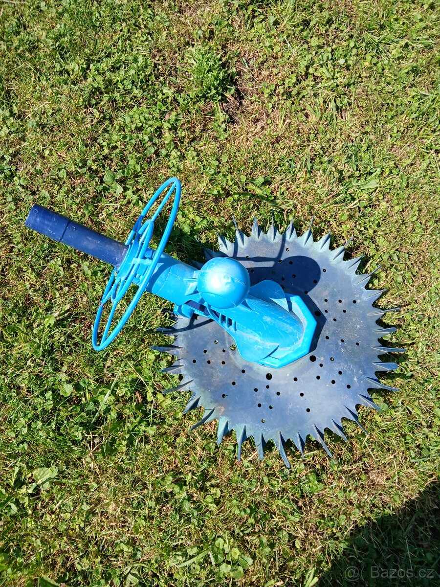 Automaticky vysavač do bazénu
