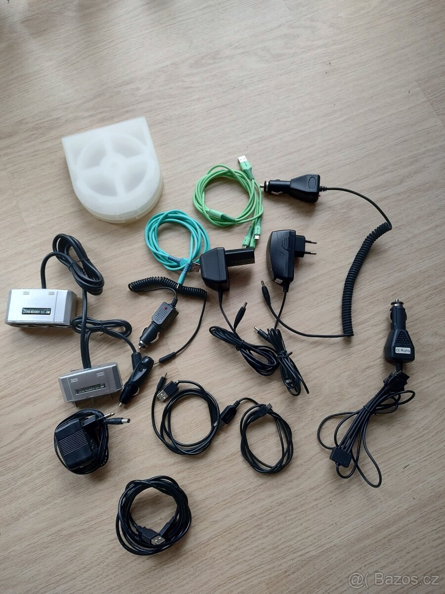 Nabíječky, autonabíječky a USB kabely