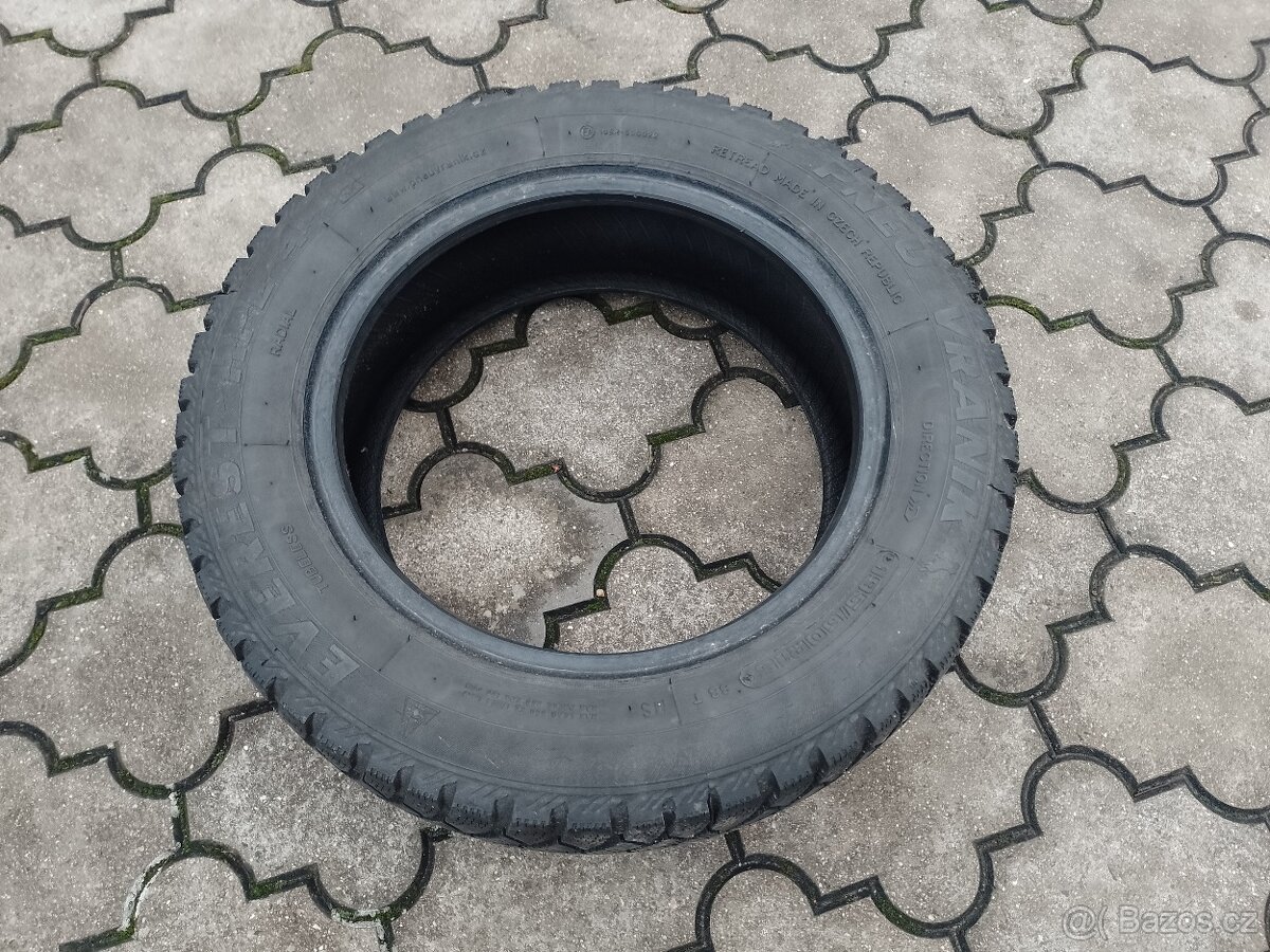 1 kus pneu Vraník protektor zimní 195/60R15