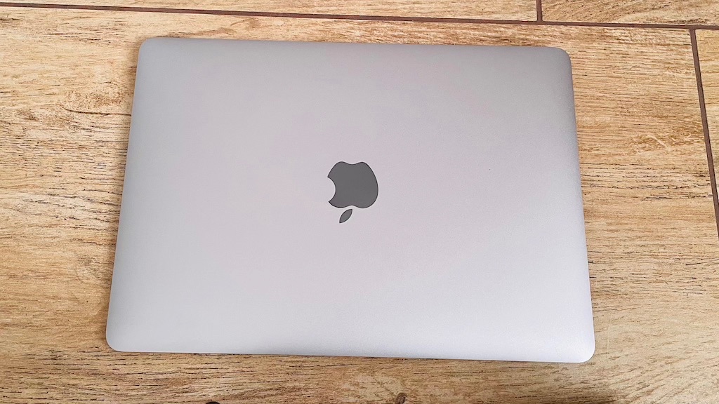 MacBook (Retina, 12 palcový, 2017)