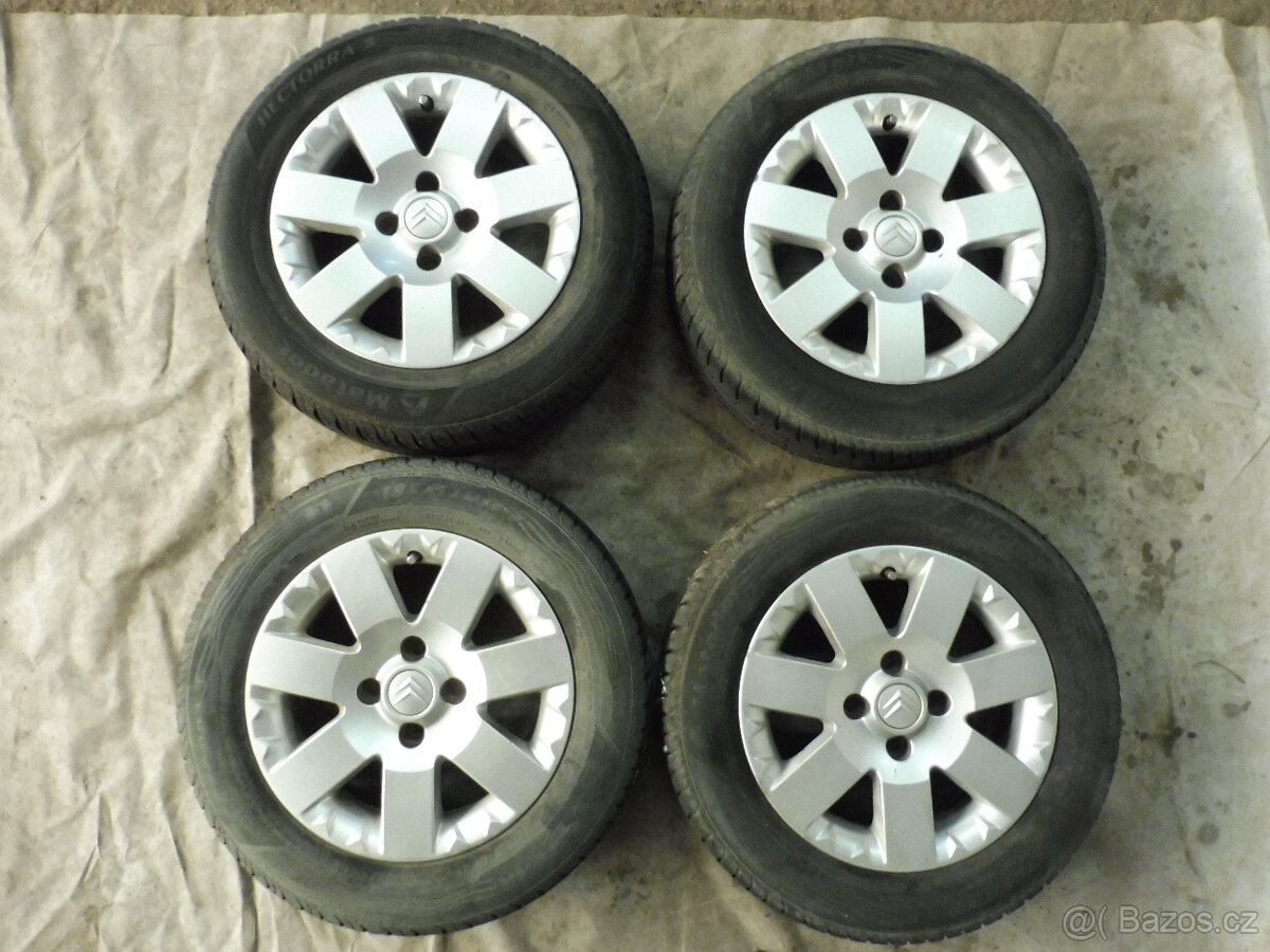 Prodám orig. 15" litá kola s letními pneu. na CITROEN C 3